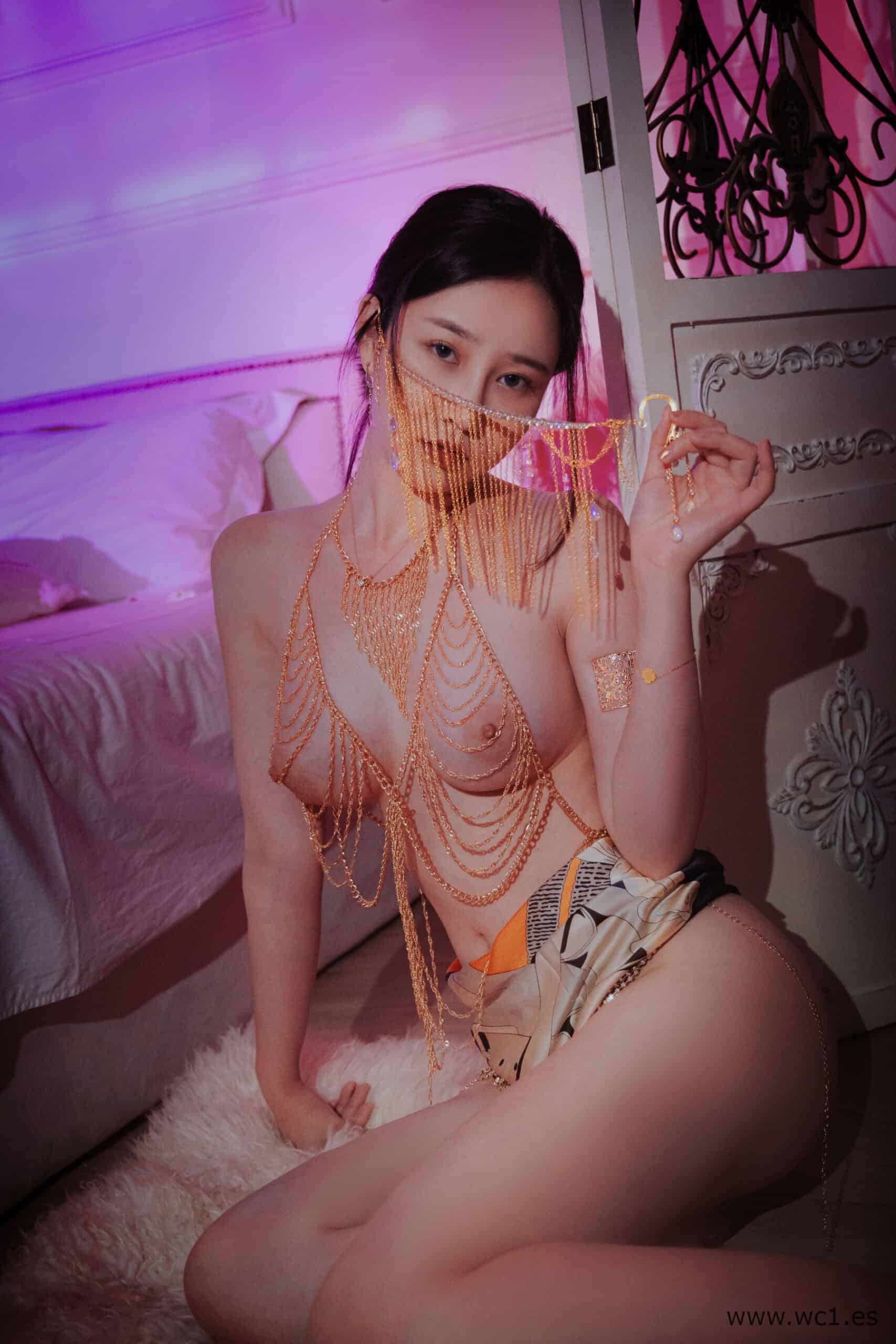 【国模套图】年年《紫色妖姬》